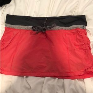 Lululemon skirt in GREAT condition(CORAL COLOR)